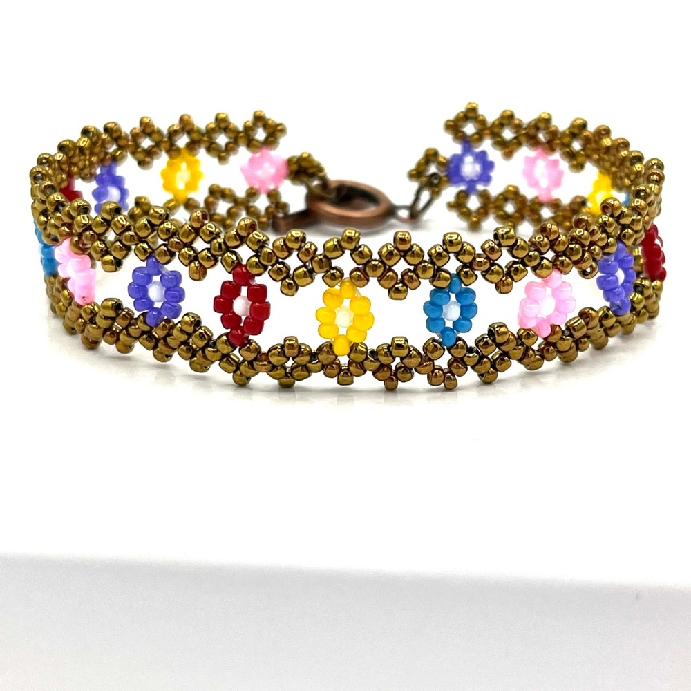 HAND CRAFTED Colorful Daisy Beaded Bracelet Bronze